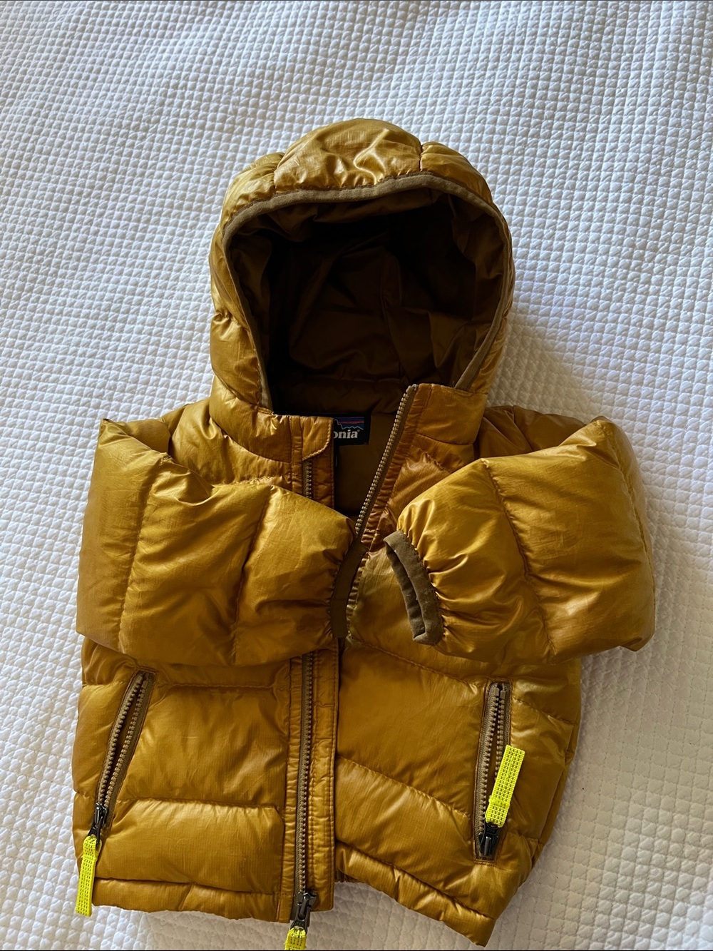 Patagonia Kids' Hooded Puffer Jacket in Mustard- my baby used 12+months - Picture 5 of 5